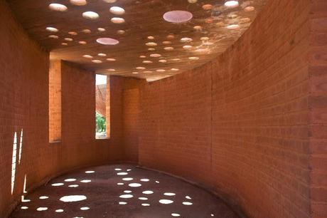 FRANCIS KÉRÉ Y LA ARQUITECTURA EN TIERRA