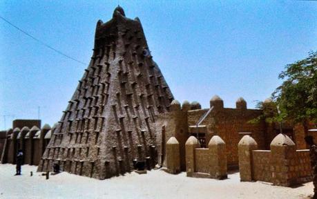 FRANCIS KÉRÉ Y LA ARQUITECTURA EN TIERRA