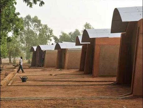 FRANCIS KÉRÉ Y LA ARQUITECTURA EN TIERRA