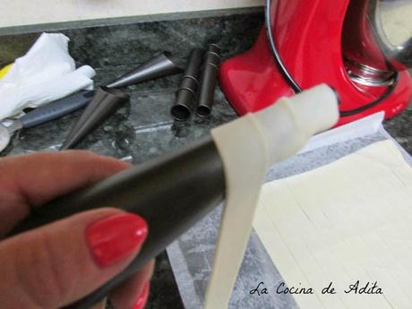 CONOS DE HOJALDRE RELLENOS DE NATA CONOS DE HOJALDRE RELLENOS DE NATA