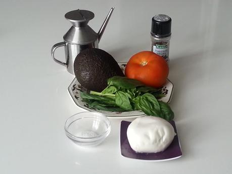 ENSALADA CAPRESSE CON AGUACATE ENSALADA CAPRESSE CON AGUACATE