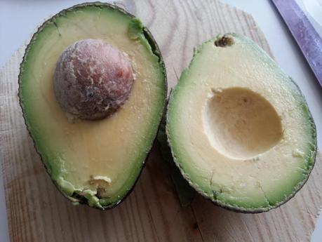 ENSALADA CAPRESSE CON AGUACATE ENSALADA CAPRESSE CON AGUACATE