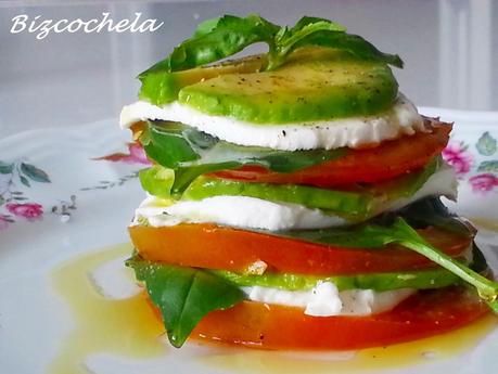 ENSALADA CAPRESSE CON AGUACATE ENSALADA CAPRESSE CON AGUACATE