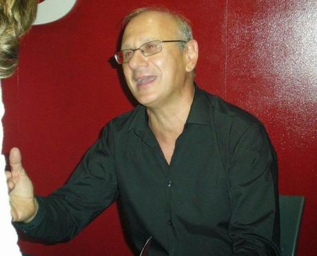 A las 7'30 en la Fnac, a las 8 en el Novelty A las 7'30 en la Fnac, a las 8 en el Novelty