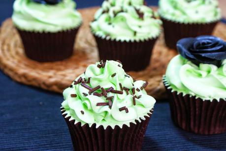 After Eight Cupcakes (Cupcakes de Menta y Chocolate) + Tutorial de Rosa de Chocolate plástico After Eight Cupcakes (Cupcakes de Menta y Chocolate) + Tutorial de Rosa de Chocolate plástico