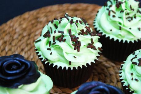 After Eight Cupcakes (Cupcakes de Menta y Chocolate) + Tutorial de Rosa de Chocolate plástico After Eight Cupcakes (Cupcakes de Menta y Chocolate) + Tutorial de Rosa de Chocolate plástico