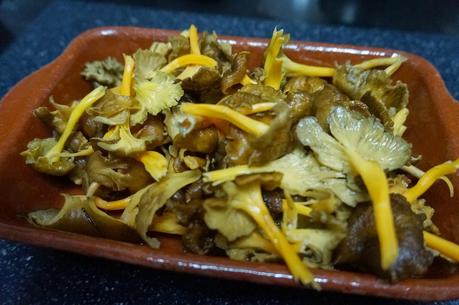 Rustido de butifarra, costillas y camagrocs Rustido de butifarra, costillas y camagrocs