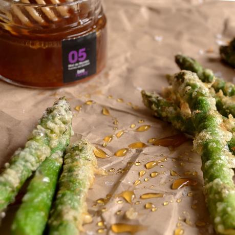 ESPARRAGOS EN TEMPURA CON MIEL DE MIOMBO ESPARRAGOS EN TEMPURA CON MIEL DE MIOMBO