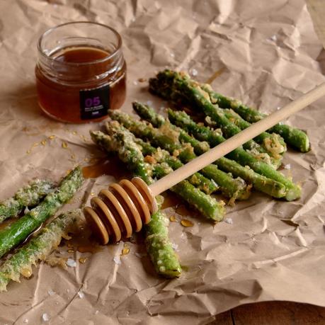 ESPARRAGOS EN TEMPURA CON MIEL DE MIOMBO ESPARRAGOS EN TEMPURA CON MIEL DE MIOMBO