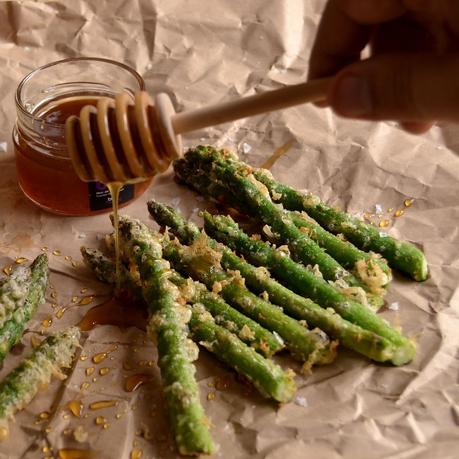 ESPARRAGOS EN TEMPURA CON MIEL DE MIOMBO ESPARRAGOS EN TEMPURA CON MIEL DE MIOMBO