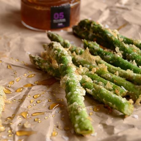 ESPARRAGOS EN TEMPURA CON MIEL DE MIOMBO ESPARRAGOS EN TEMPURA CON MIEL DE MIOMBO