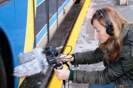 Una de las imágenes de la sesión en la estación de autobuses de Alsa en Gijón. Imágenes: LABoral / L. Arias