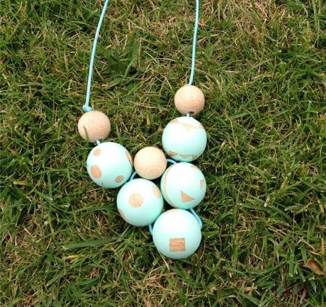 Me he hecho un collar Me he hecho un collar