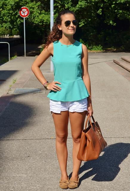 HOT CURVES. La magia de las blusas PEPLUM HOT CURVES. La magia de las blusas PEPLUM