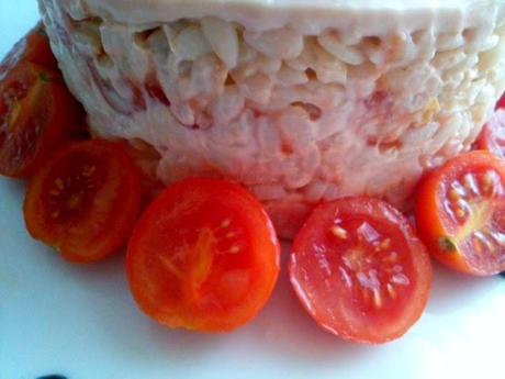 Ensaladilla de Pepitas de Melón y Salsa Rosa