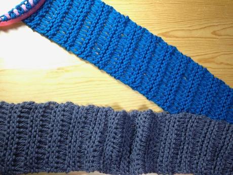 Teje una bufanda infinita bicolor en telar circular How to loom knit elongated stitch magic scarf cowl