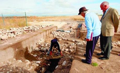 Descubren una ermita visigoda en la villa romana de San Pedro del Arroyo (Ávila)