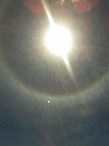 Halo Solar y un misterioso objeto Halo Solar y un misterioso objeto