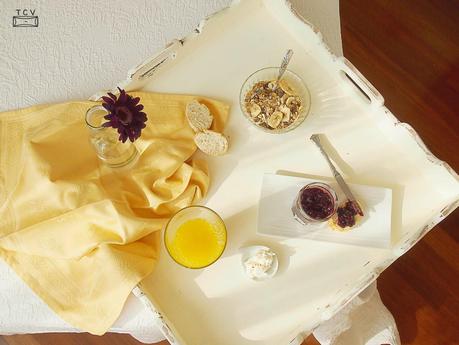 Una mesa, pintar y lijar, pintar y lijar Una mesa, pintar y lijar, pintar y lijar