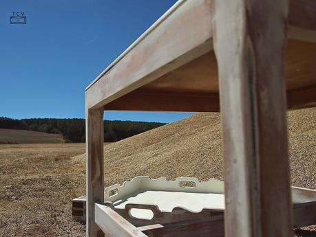 Una mesa, pintar y lijar, pintar y lijar Una mesa, pintar y lijar, pintar y lijar