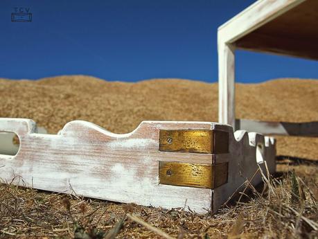 Una mesa, pintar y lijar, pintar y lijar Una mesa, pintar y lijar, pintar y lijar