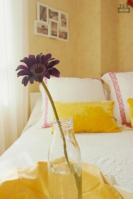 Una mesa, pintar y lijar, pintar y lijar Una mesa, pintar y lijar, pintar y lijar