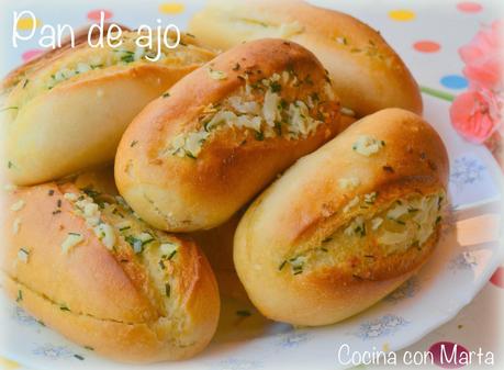 Receta de pan de ajo casera. Fácil, rápida y sencilla.