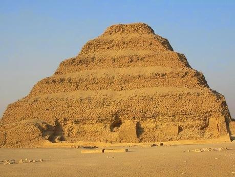 LA PIRÁMIDE Y EL COMPLEJO DE ZOSER EN SAQQARA