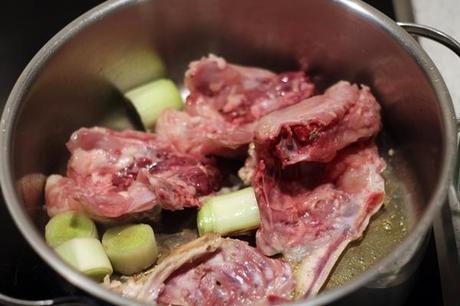 Pollo en pepitoria | Receta casera paso a paso fondo-pollo