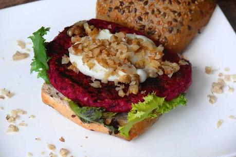 Hamburguesa de remolacha y mijo hamburguesa de remolacha