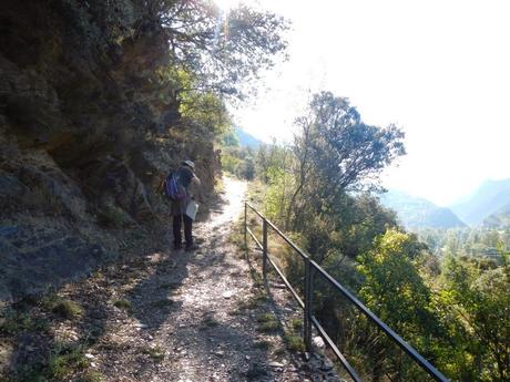 De Escaló al monasterio de Sant Pere del Burgal. Pallars Sobirà De Escaló al monasterio de Sant Pere del Burgal. Pallars Sobirà
