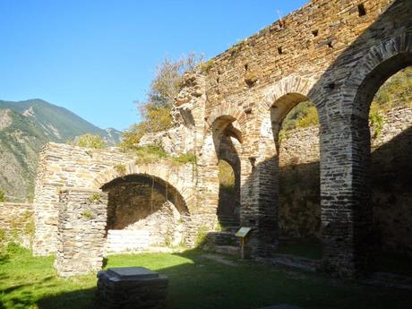 De Escaló al monasterio de Sant Pere del Burgal. Pallars Sobirà De Escaló al monasterio de Sant Pere del Burgal. Pallars Sobirà