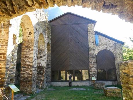 De Escaló al monasterio de Sant Pere del Burgal. Pallars Sobirà De Escaló al monasterio de Sant Pere del Burgal. Pallars Sobirà