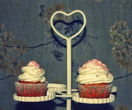 CUPCAKES DE PLATANO CON FROSTING DE CHEDDAR CUPCAKES DE PLATANO CON FROSTING DE CHEDDAR