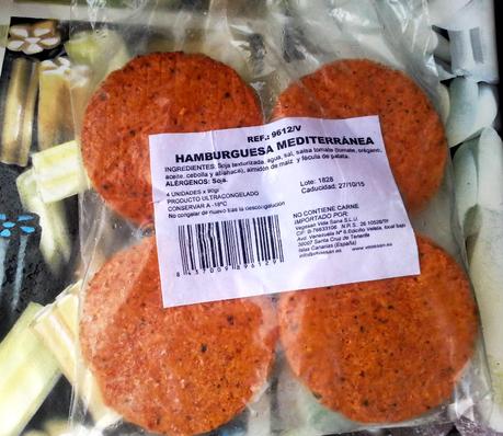 Hamburguesa vegetal mediterránea Vegesan con hummus de zanahoria y salsa de aguacate