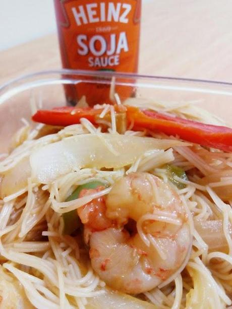 Fideos de arroz con salsa de soja y gambas Fideos de arroz con salsa de soja y gambas