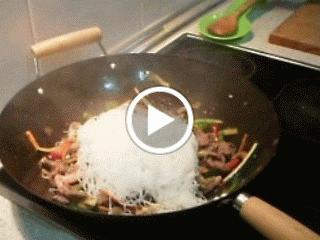 PAD THAI (SALTEADO DE FIDEOS DE ARROZ CON CARNE Y VERDURAS EN WOK) - (Videos de la preparación)