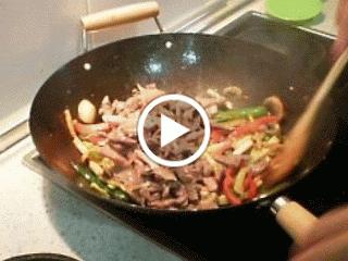 PAD THAI (SALTEADO DE FIDEOS DE ARROZ CON CARNE Y VERDURAS EN WOK) - (Videos de la preparación)