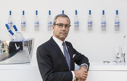 Grey Goose y Virgin Galactic celebran una alianza extraordinaria G G creator Maitre De Chai Francois Thibault celebrates the new pioneering partnership and a shared belief to fly beyond behind the scenes at GREY GOOSE Virgin Galactic Partnership launch film