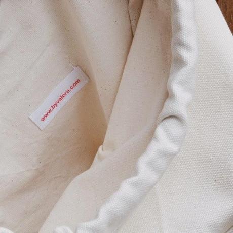 BYVALERA: UN SIMPATICO ANIMAL A TUS ESPALDAS BYVALERA: UN SIMPATICO ANIMAL A TUS ESPALDAS