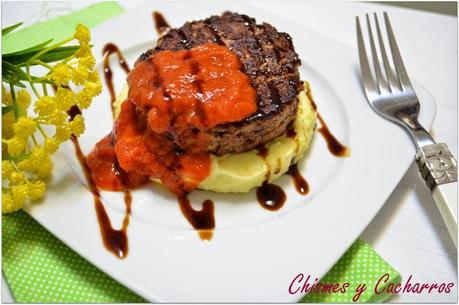 Hamburguesa de Ternera sobre puré de patatas fritas