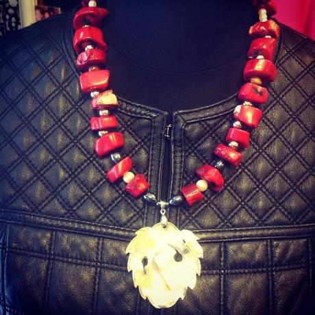 Red Coral and silver necklace from @TheLifeStyle88 Showroom #Madrid #fashion #design #style #ootd #jj #diseño #moda #decomprasporMadrid #shopping #madridshopping #lookandfashion