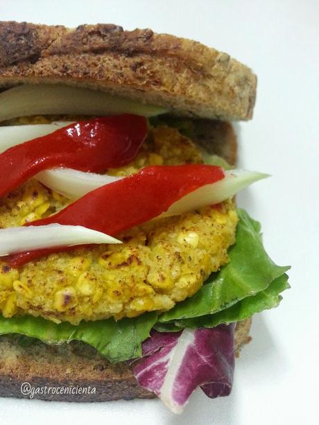 Sandwich de Escalopines de Lentejas Rojas y Mijo al Curry Sandwich de Escalopines de Lentejas Rojas y Mijo al Curry