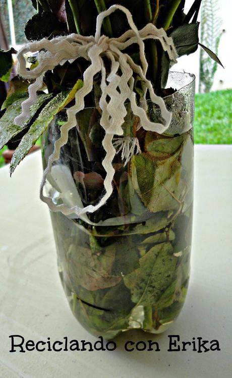 Florero reciclado de envase plástico Florero reciclado de envase plástico