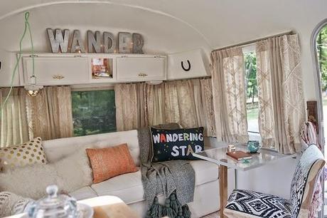 La transformación de una caravana Airstream en un sueño bohemio y chic