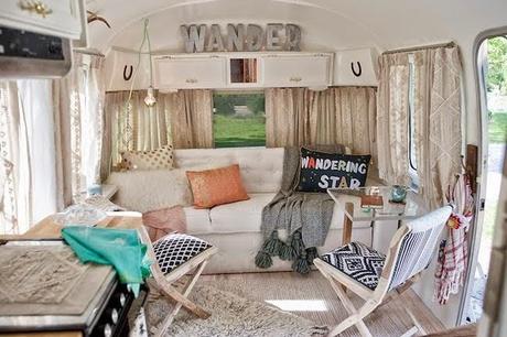 La transformación de una caravana Airstream en un sueño bohemio y chic