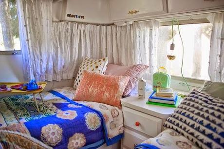 La transformación de una caravana Airstream en un sueño bohemio y chic