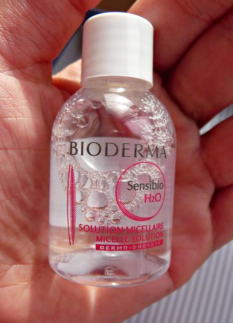 Bioderma: Hydra Bio H2O Solución Micelar para pieles sensibles y deshidratadas (agua micelar de tapón azul) y Sebium Pore Refiner para pieles con imperfecciones (afinador de poros)