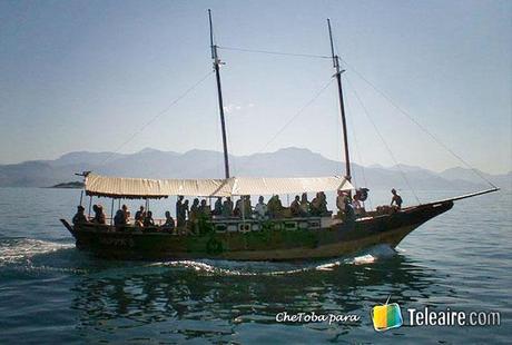 barco que traslada a turistas a Ilha Grande