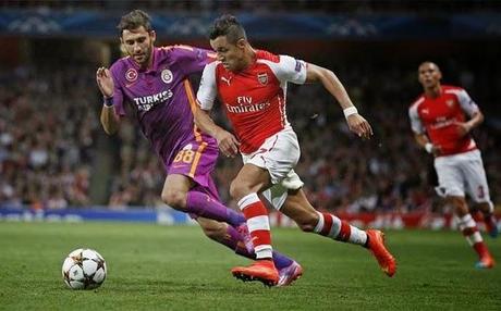 Welbeck y Alexis dan la victoria al Arsenal